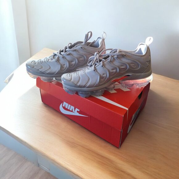AIR VAPORMAX PLUS main image 7